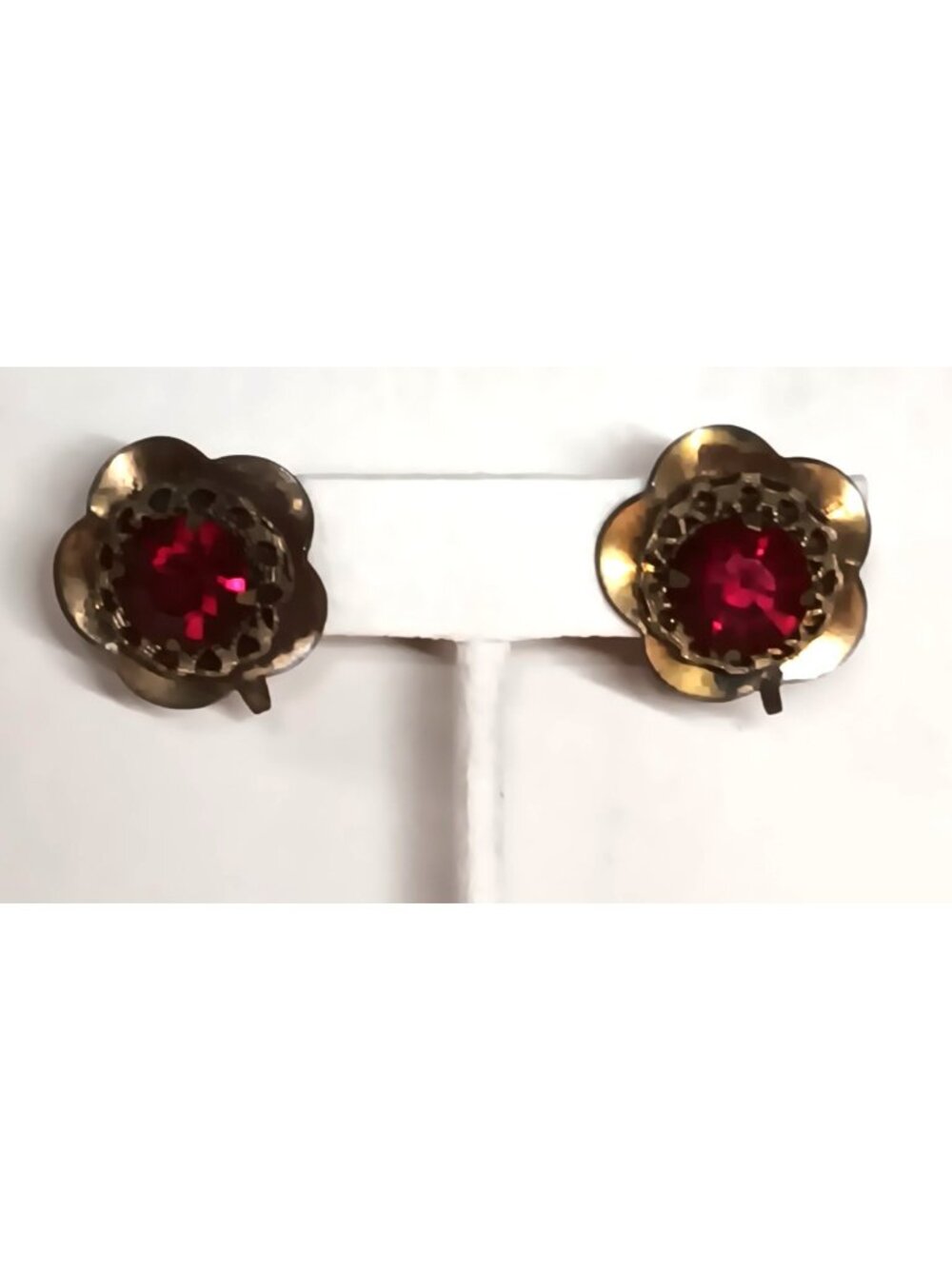 VTG Mid Century Screw Back Earrings Scalloped Brass w/ Red Faceted Jewel Center